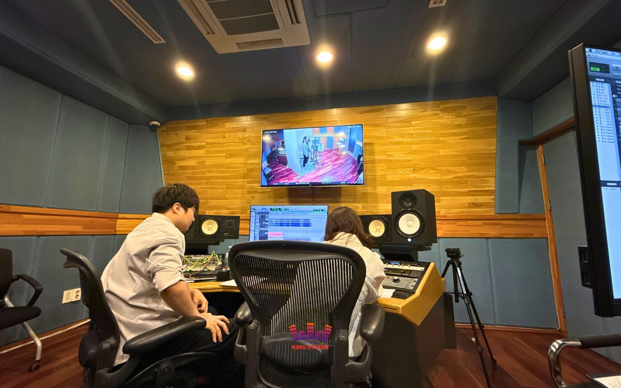 Ultimate Seoul Travel Guide: Record Your K-Pop Dreams at KING STUDIO