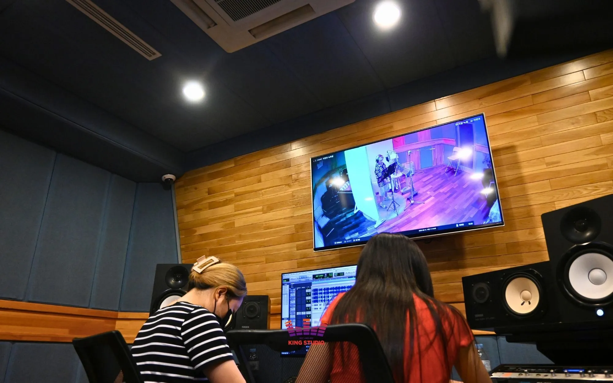 Elevate Your Seoul Travel: K-Pop Recording & Demon Hunters Tour in One Adventure