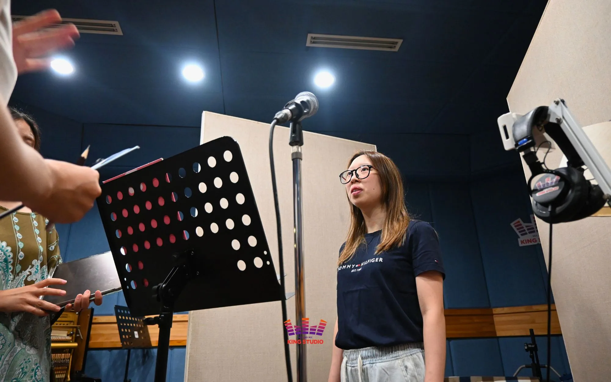Seoul Guide Travel K-Pop Experience - Detailed vocal directing for Adele Rolling in the Deep including pronunciation and breath control at King Studio