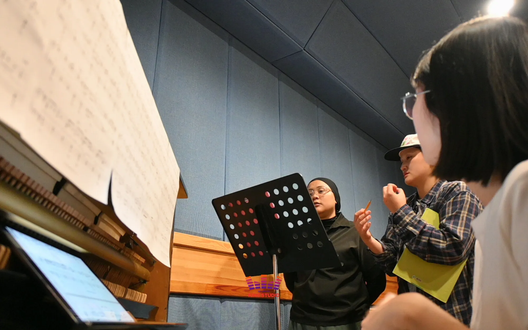 Professional KPOP Vocal Training Analysis - Seoul Guide Travel at KING STUDIO Korea Experience