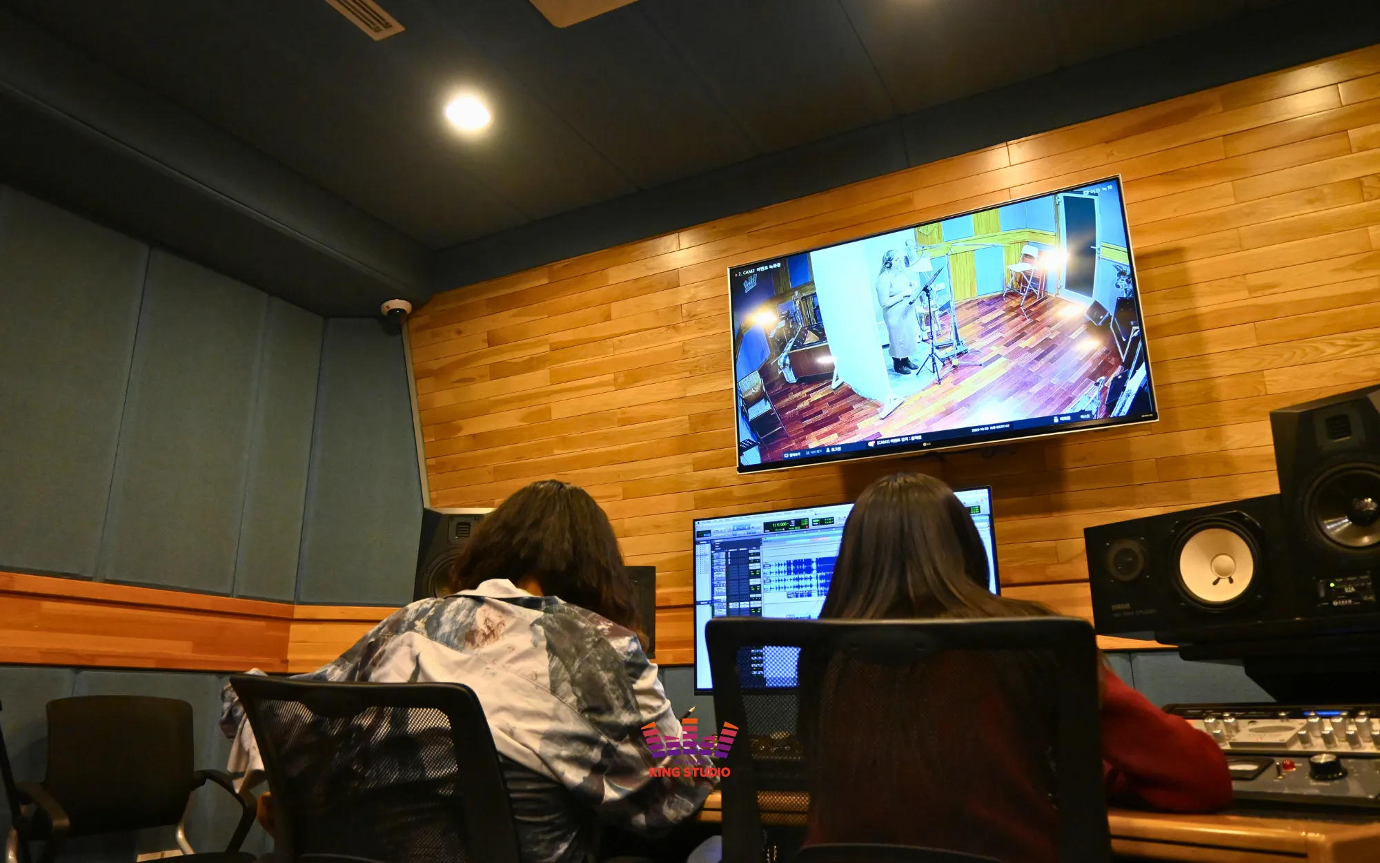 Vocal Director Guidance During K-pop Recording - Seoul Experience at King Studio