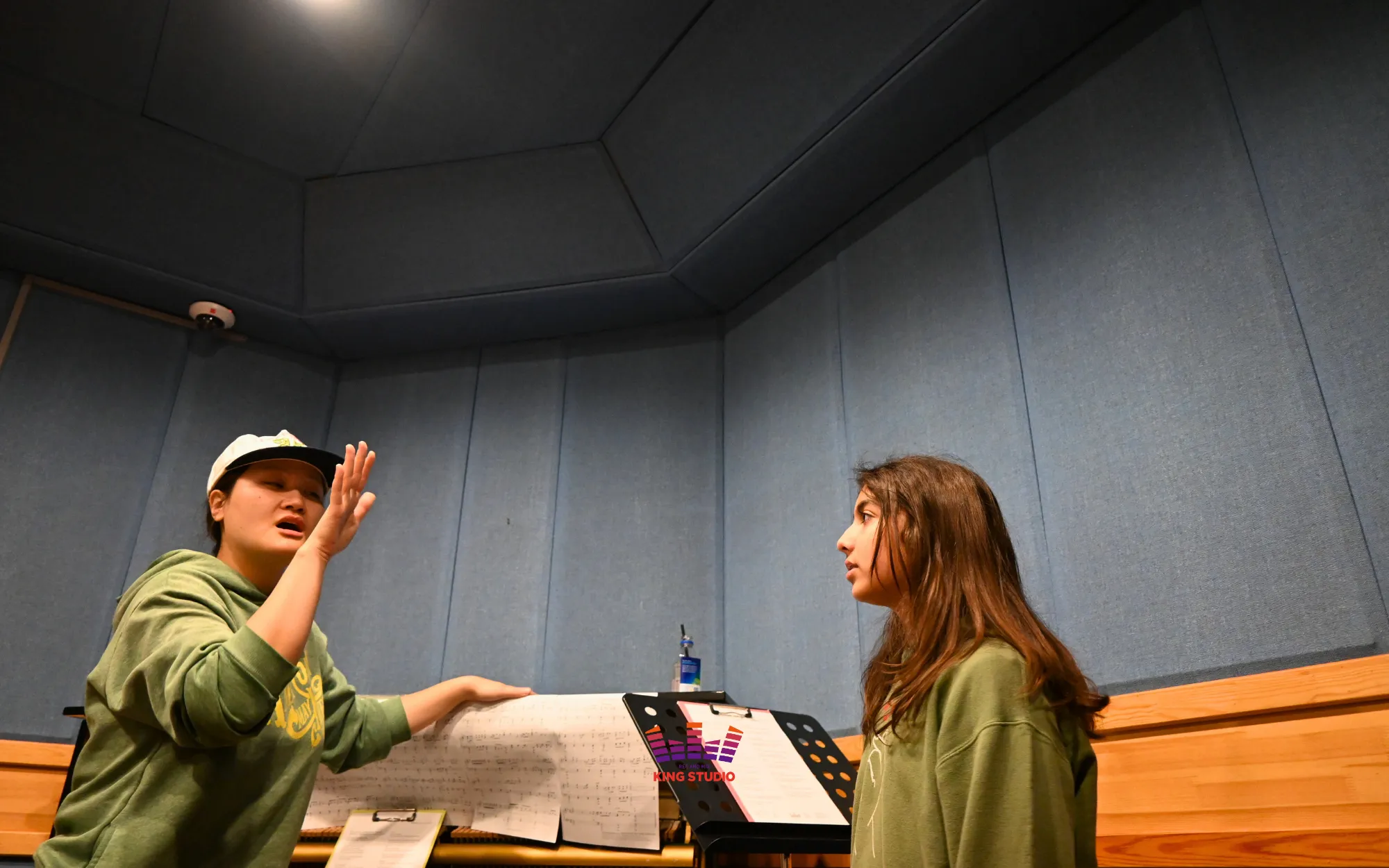 Professional K-pop vocal training in Seoul - KING STUDIO Korea travel experience with expert voice analysis