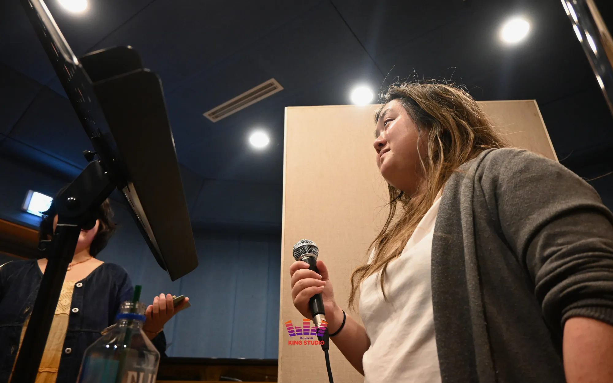 K-pop idol performance and microphone technique training at KING STUDIO Seoul - Professional Korea travel experience