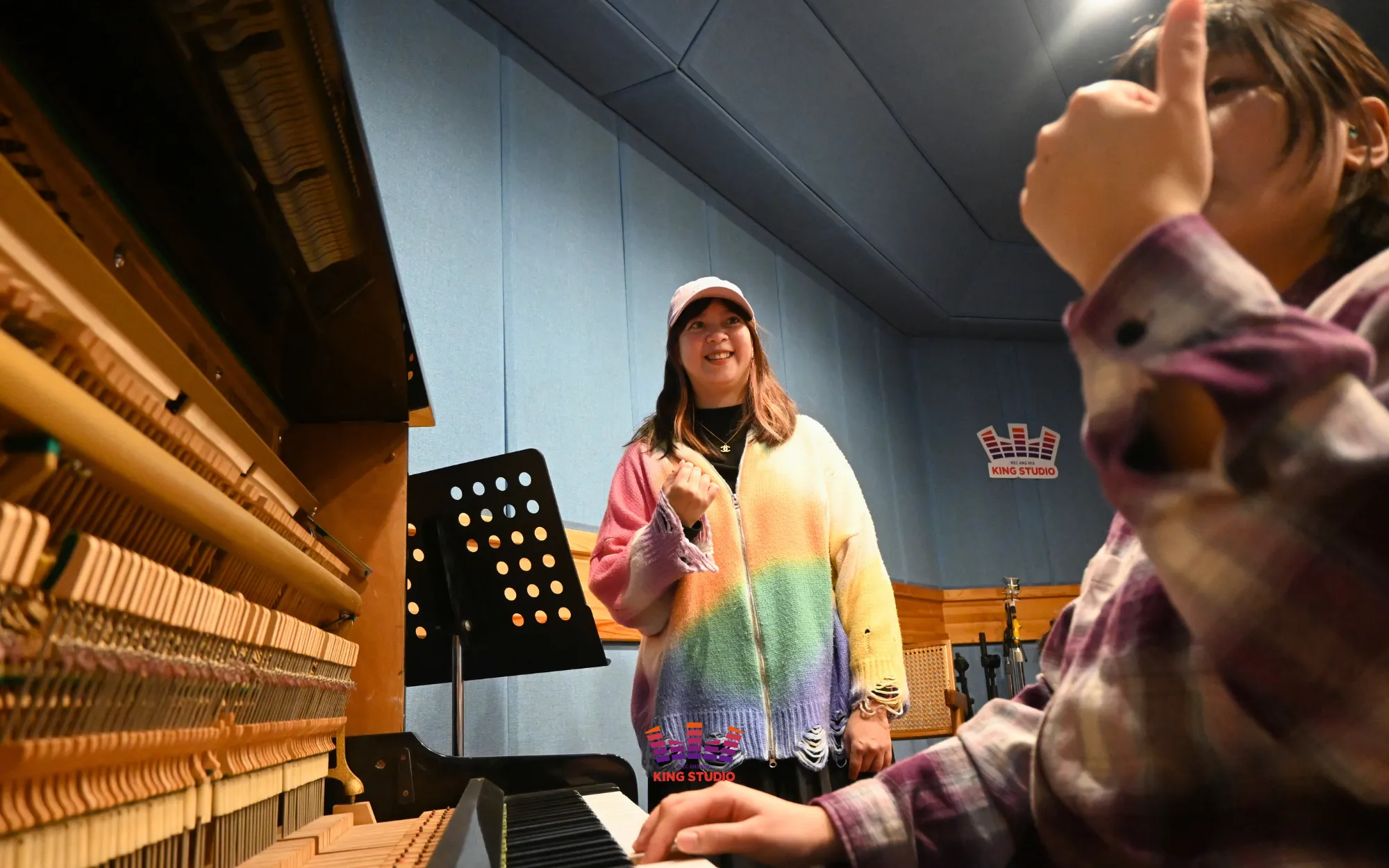 Seoul Experience professional Kpop vocal training session with expert director at KING STUDIO DIAMOND service