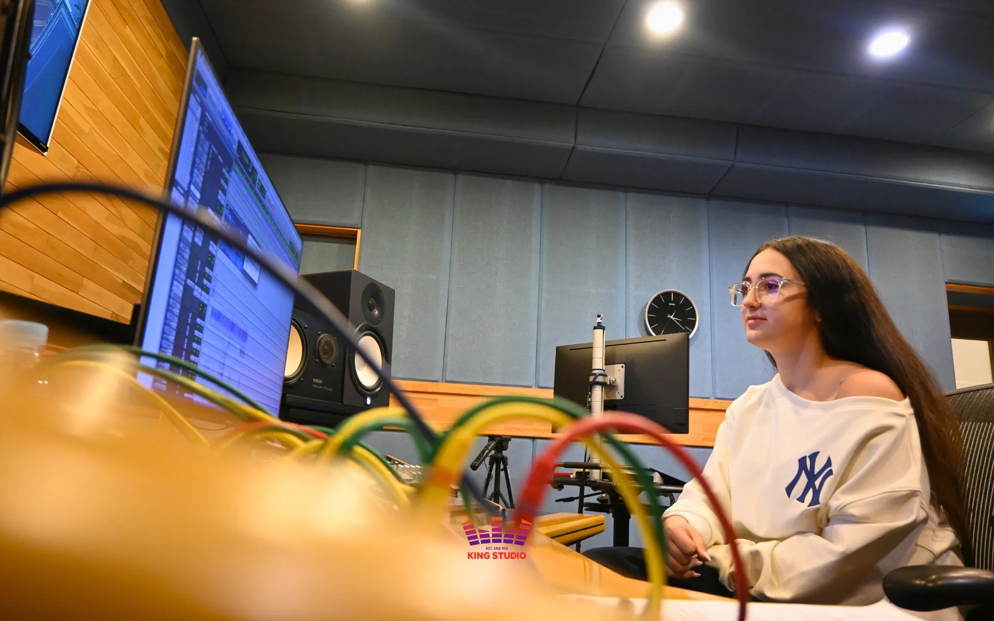 Final playback and monitoring of the completed track during a DIAMOND tier Kpop recording session at KING STUDIO Seoul Experience
