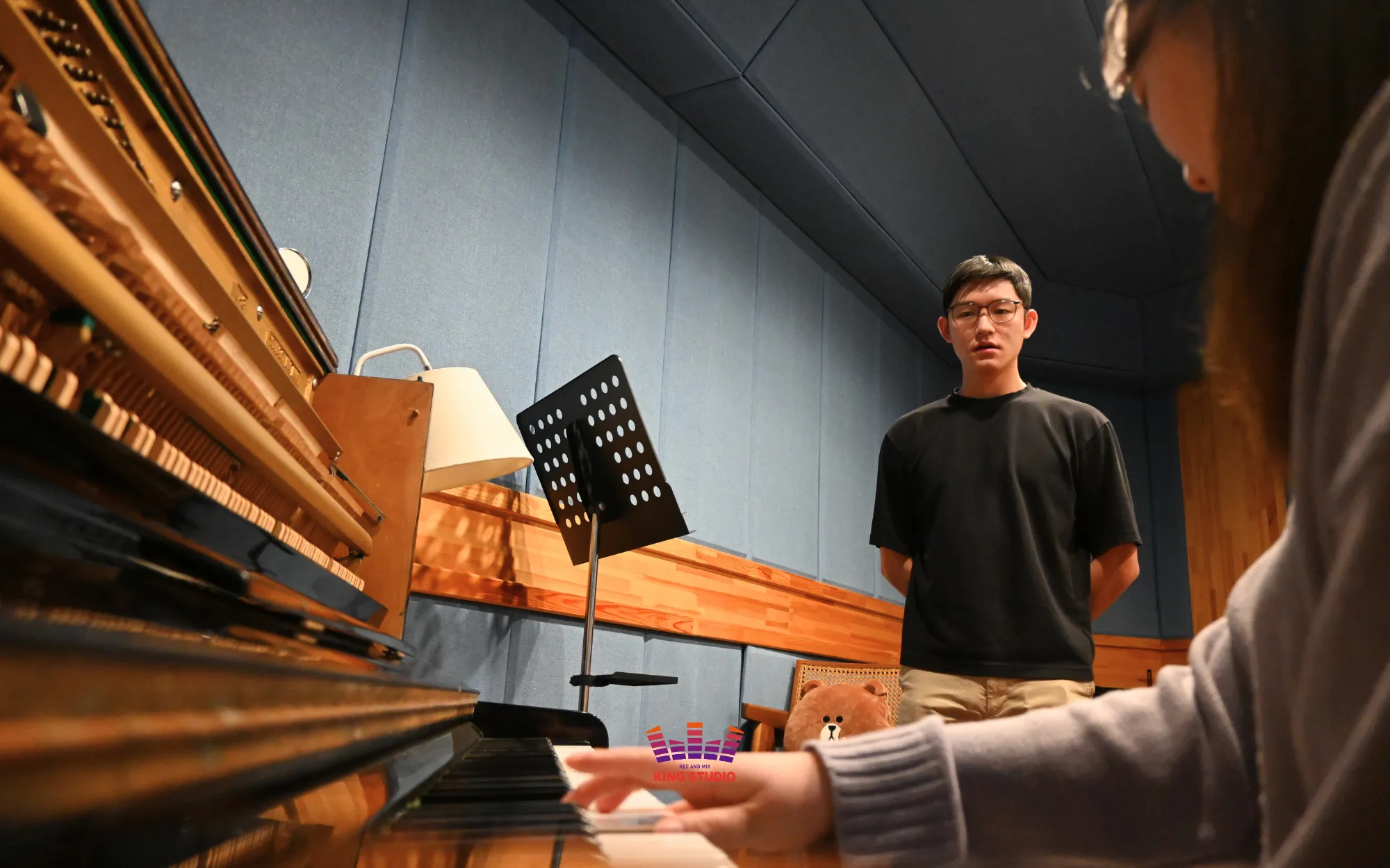 Professional Kpop vocal training session with expert director at KING STUDIO DIAMOND Seoul Experience