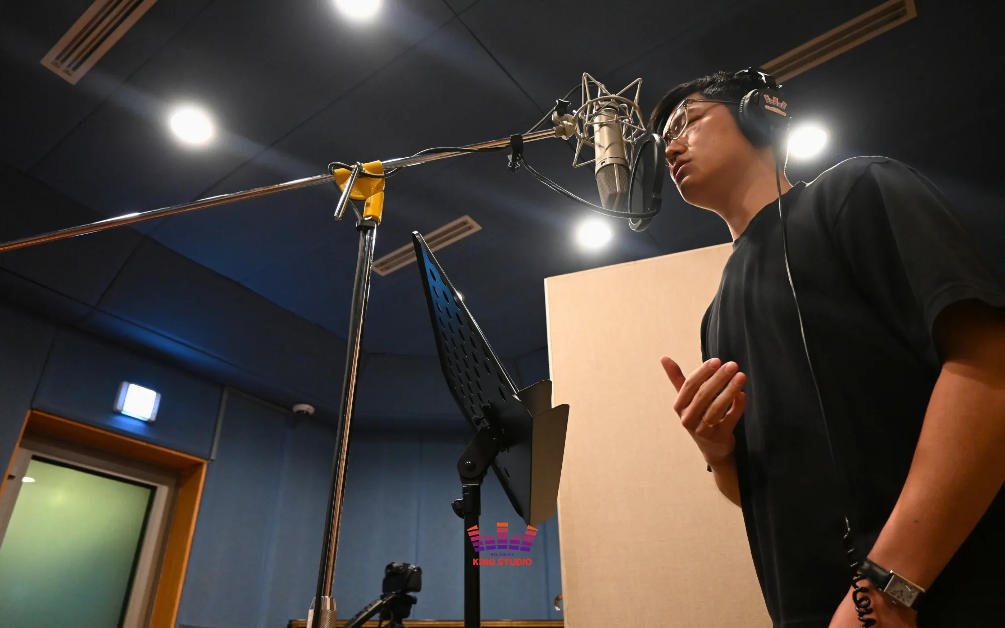 Recording like real Kpop idol in professional booth - KING STUDIO DIAMOND Seoul Guide Travel highlight