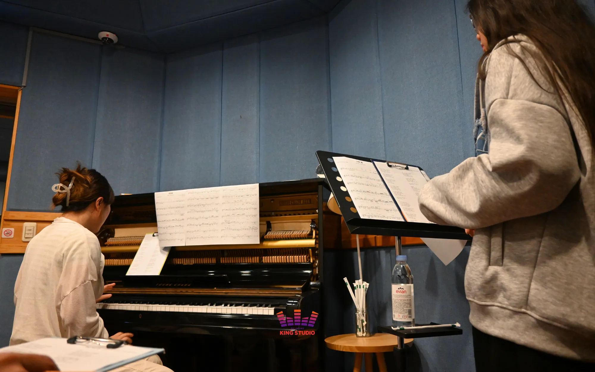 Vocal Director Lucia coaching Wu Yuan at KING STUDIO Gangnam