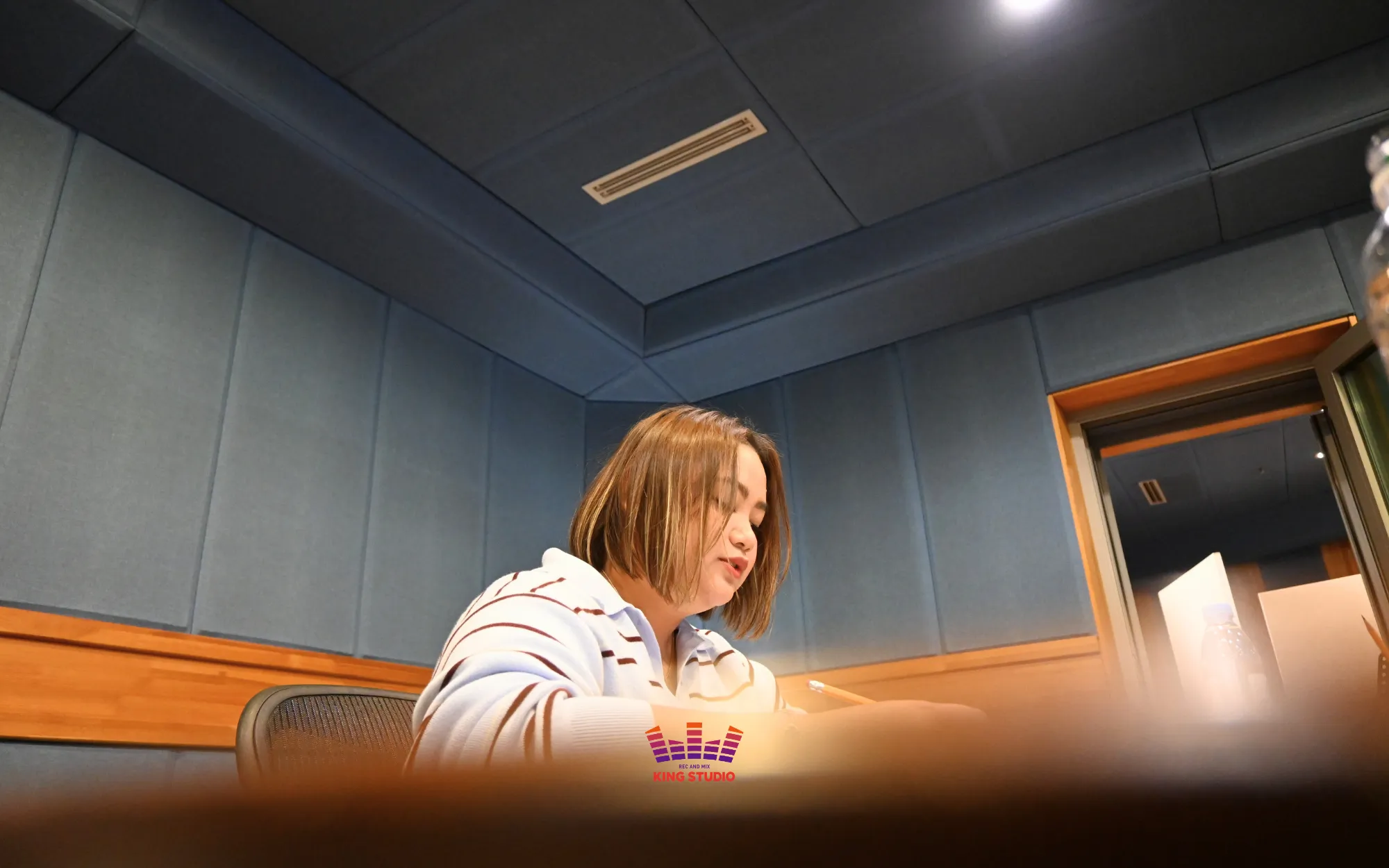 Kimberly in vocal training with KING STUDIO vocal director Jisun before recording