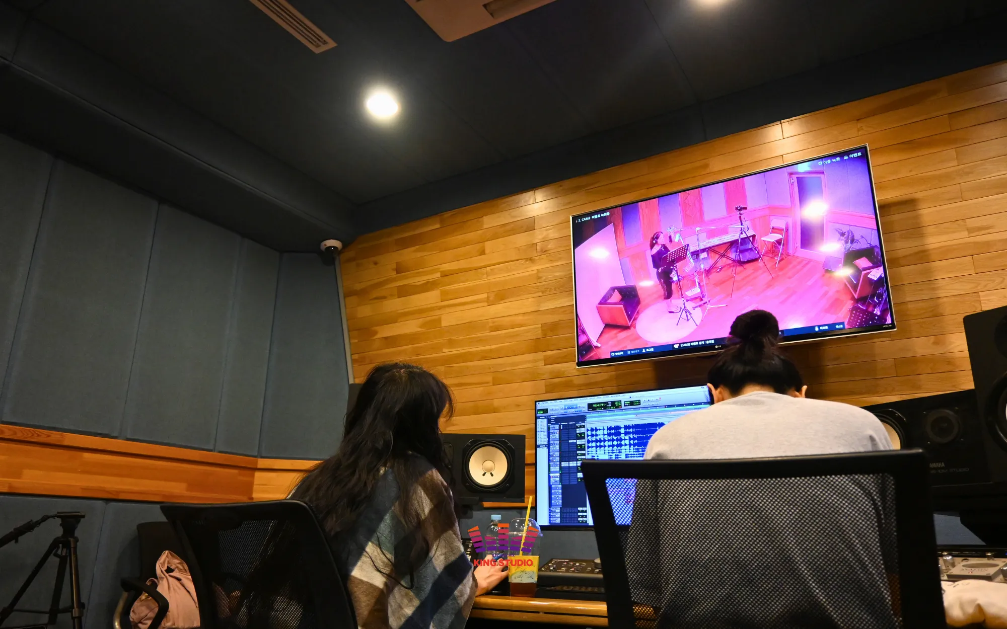 	Breath-focused vocal directing during a DIAMOND session at KING STUDIO Seoul